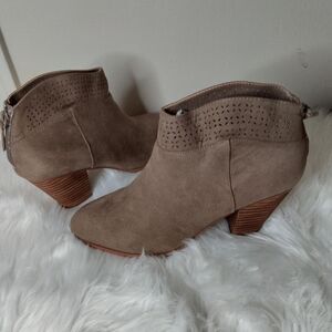 New Violet & Red Jackson Lazer cut topline  bootie 9.5